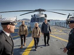 Besuch auf der Arktisinsel: Von der Leyen hält mit Finanzpaket gegen Trumps Grönland-Pläne
